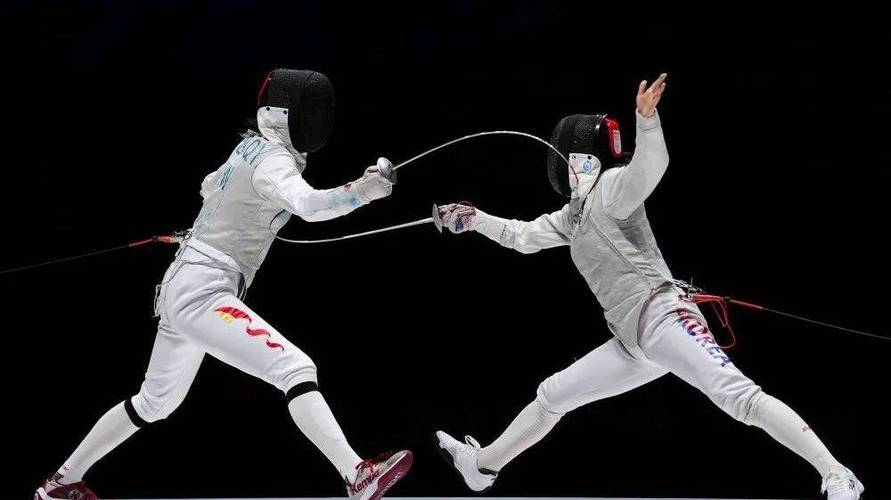 美国击剑选手娴熟技艺，轻松取胜的简单介绍